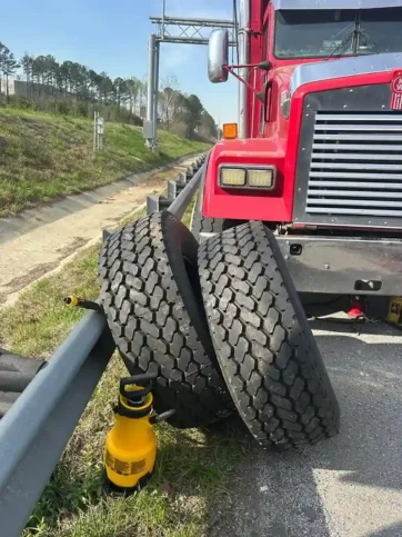 Emergency flat tire repair service vehicle